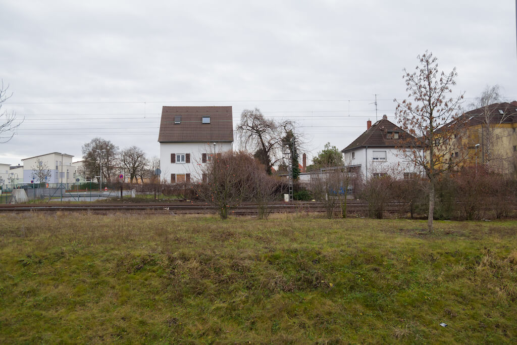 Służebność drogi a prace telekomunikacyjne – czy firma mogła wkopać kabel bez zgody właściciela?