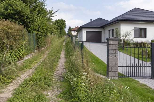 Wygaśnięcie służebności drogi – niewykonywanie i utrata potrzeby przejazdu