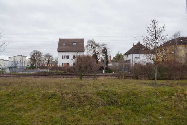 Służebność drogi a prace telekomunikacyjne – czy firma mogła wkopać kabel bez zgody właściciela?