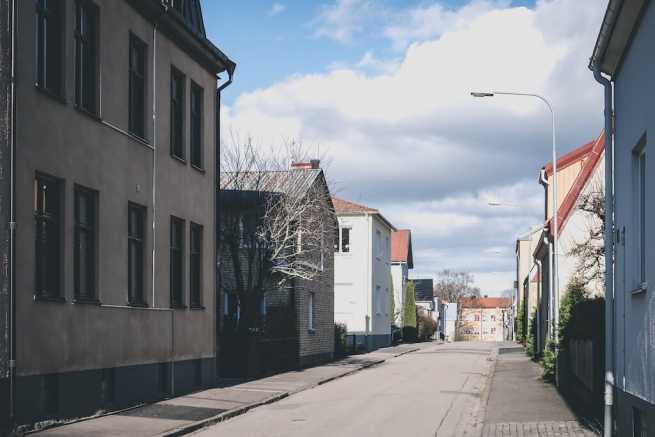 Spór o przebieg rury gazowej przez działkę sąsiednią 