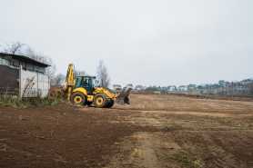 Gdy sąsiad zalewa Twoją działkę, co możesz zrobić zgodnie z prawem?
